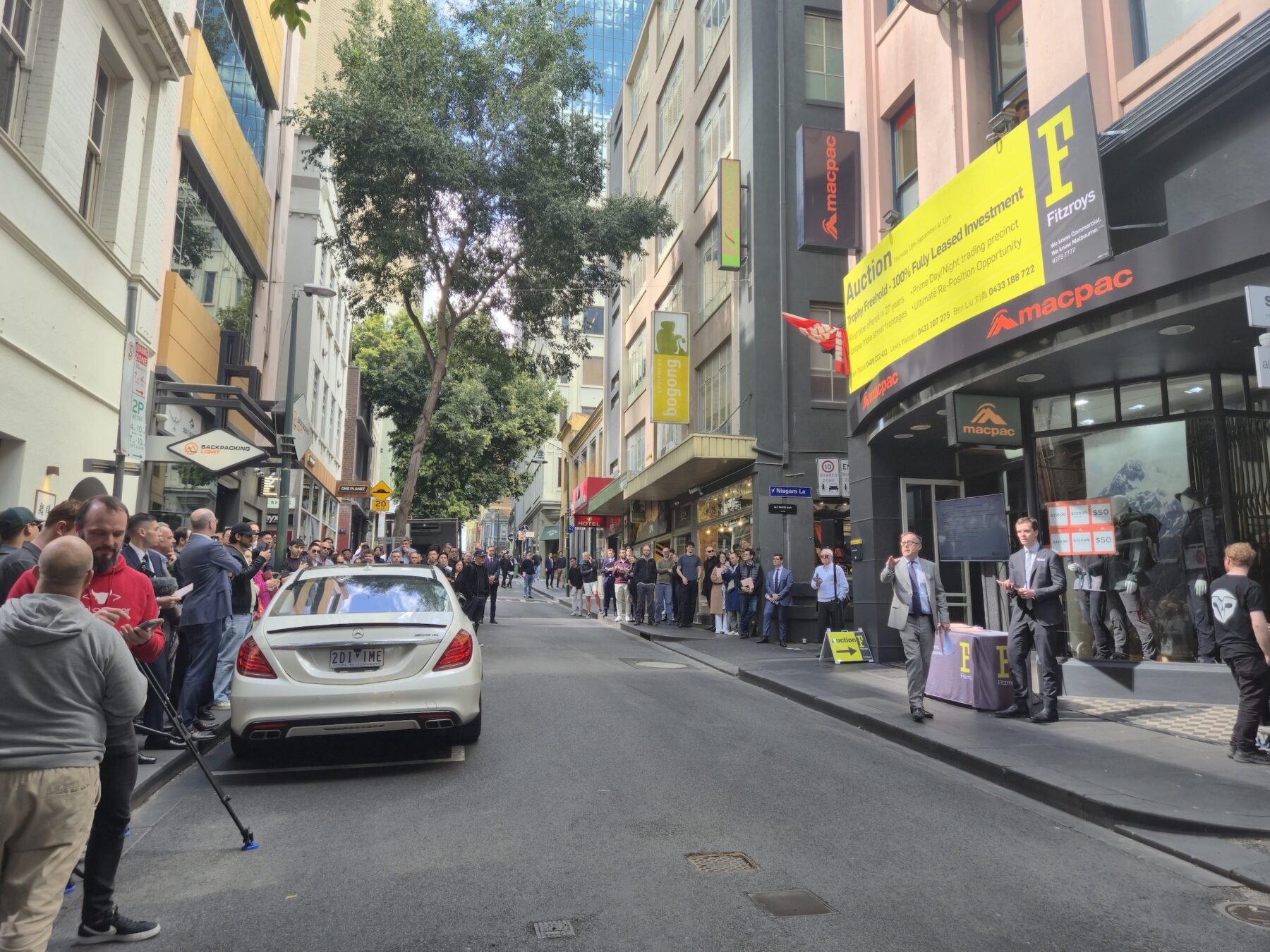 Big Turnout for CBD Trophy Retail & Office
