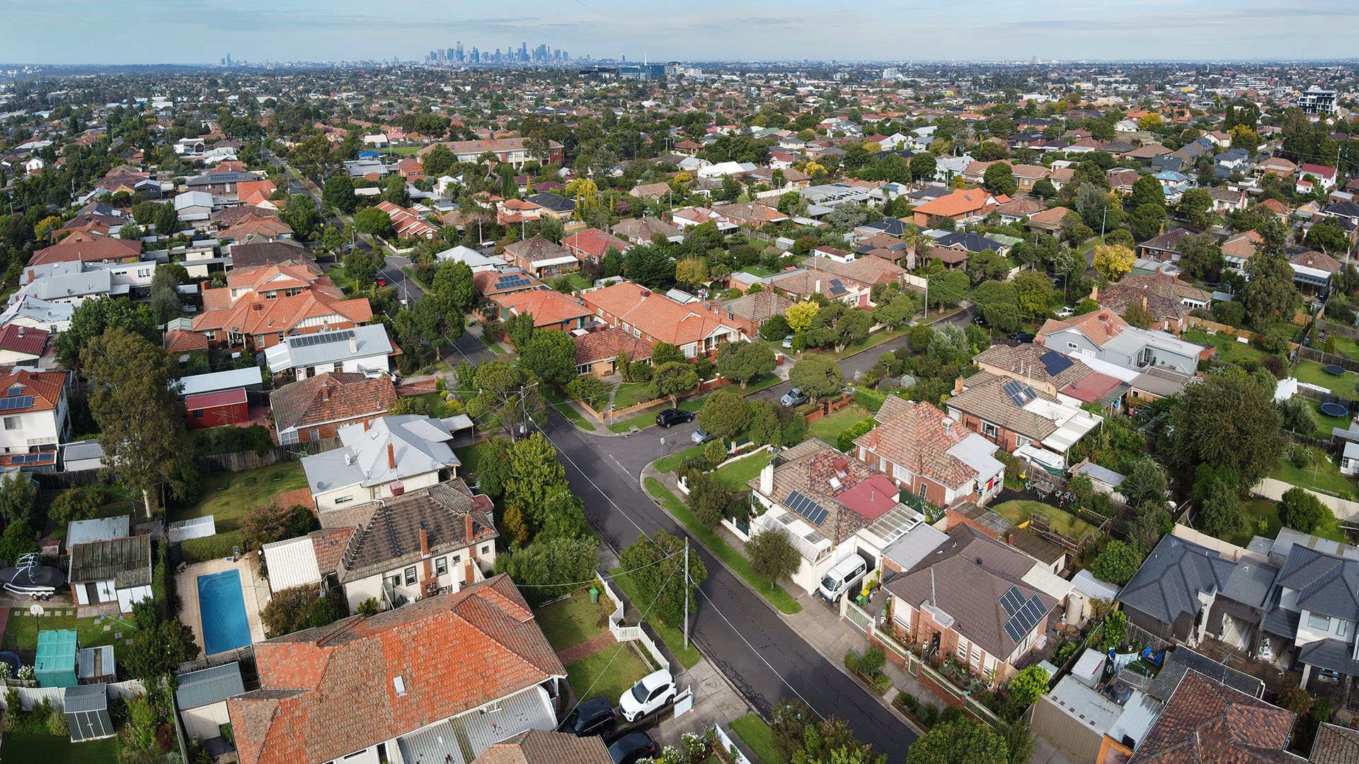 Rate Rise Looms Over Housing Rebound
