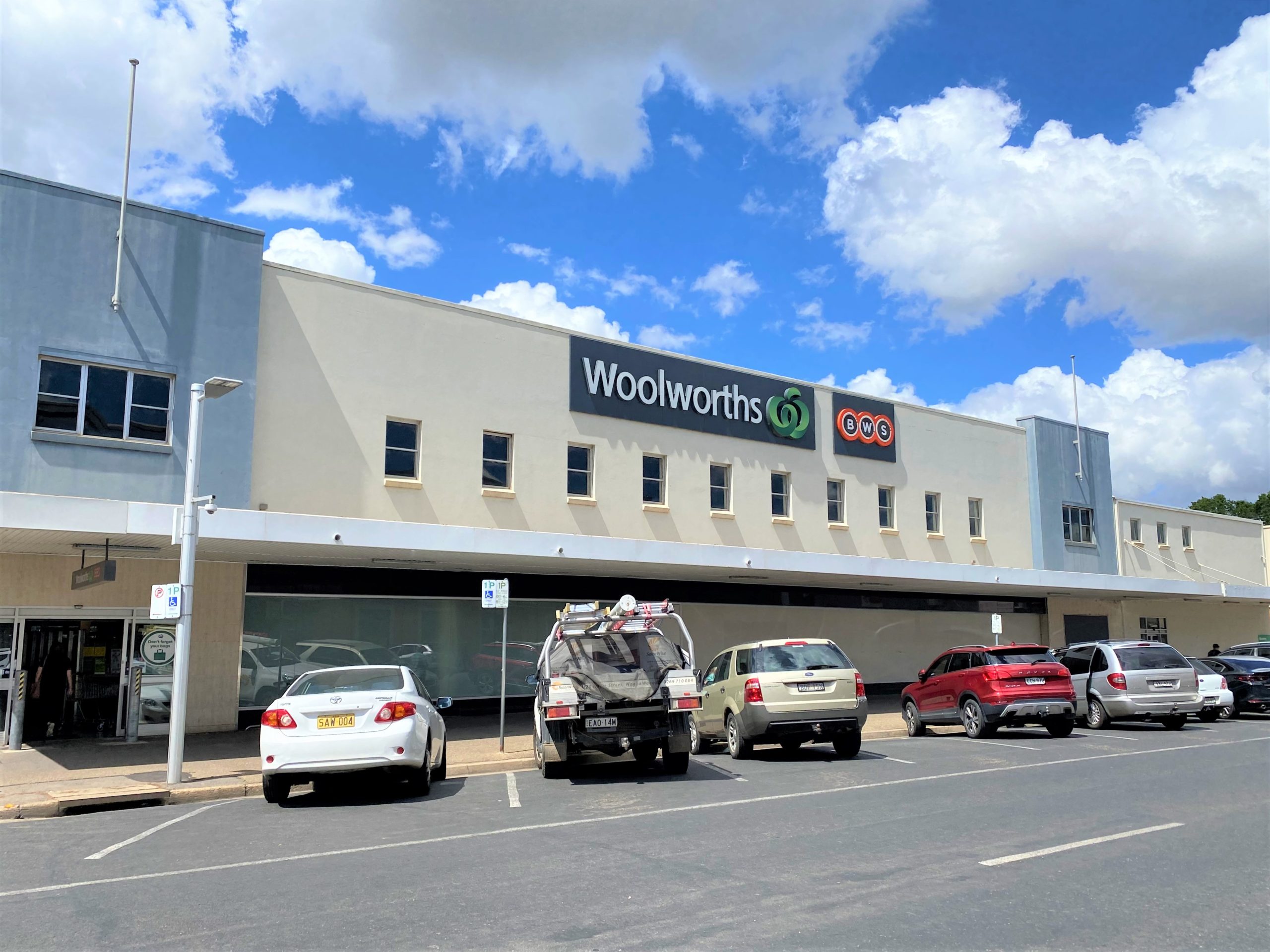 Wagga Wagga Woolworths Supermarket Sold for $20million