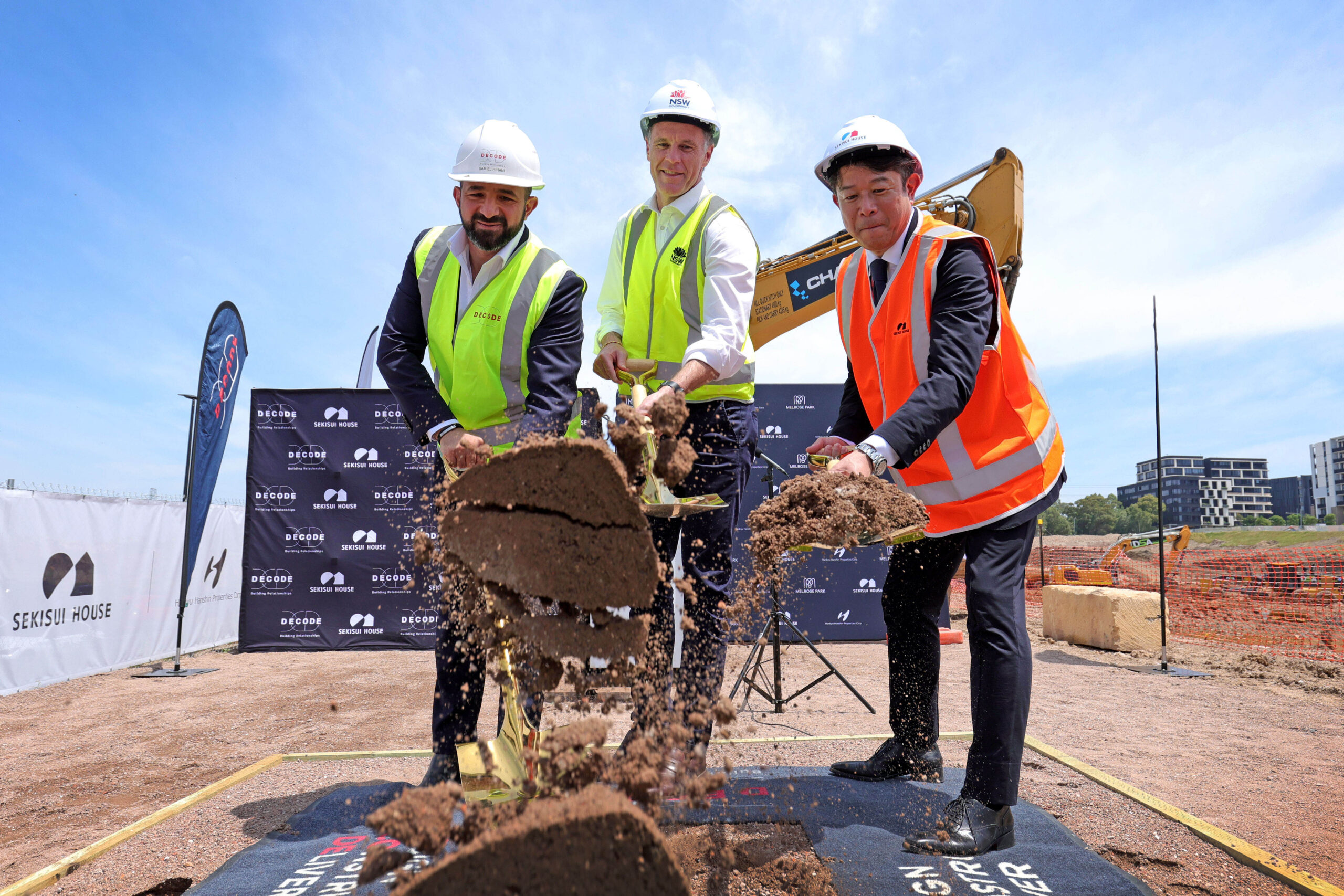 Premier Turns the Sod at Dawn in Melrose Park